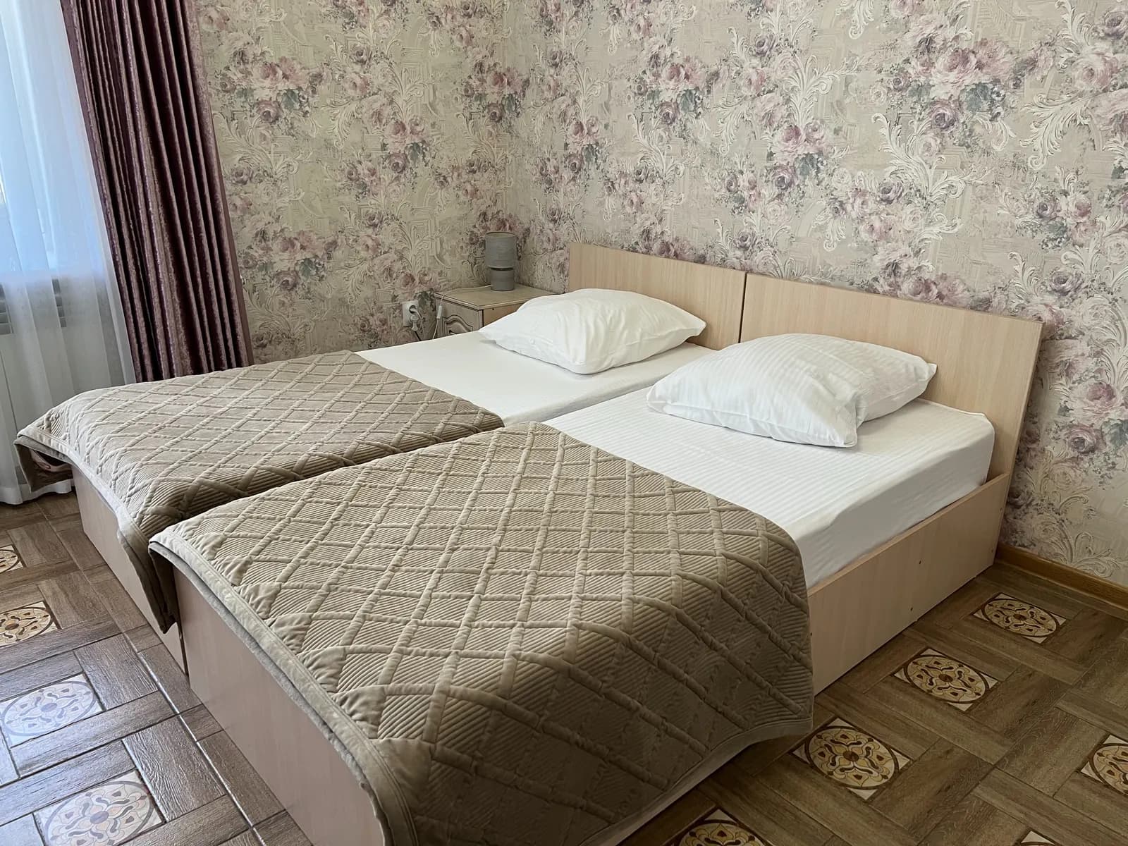 Двуспальная кровать